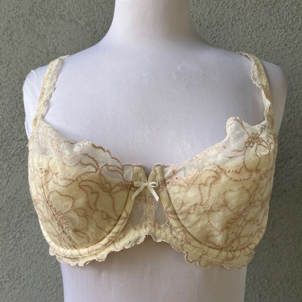 Vintage Y2K Victoria's Secret Cream Lace Balconette Bra w/ Removable Straps 38C